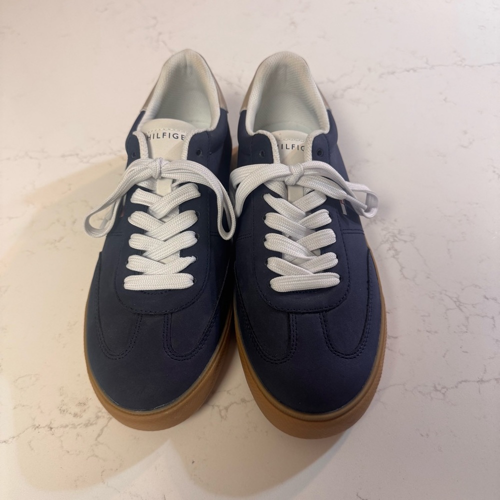 Tommy Hilfiger Women’s Navy Sneakers Gum Sole Size 9 NWOT